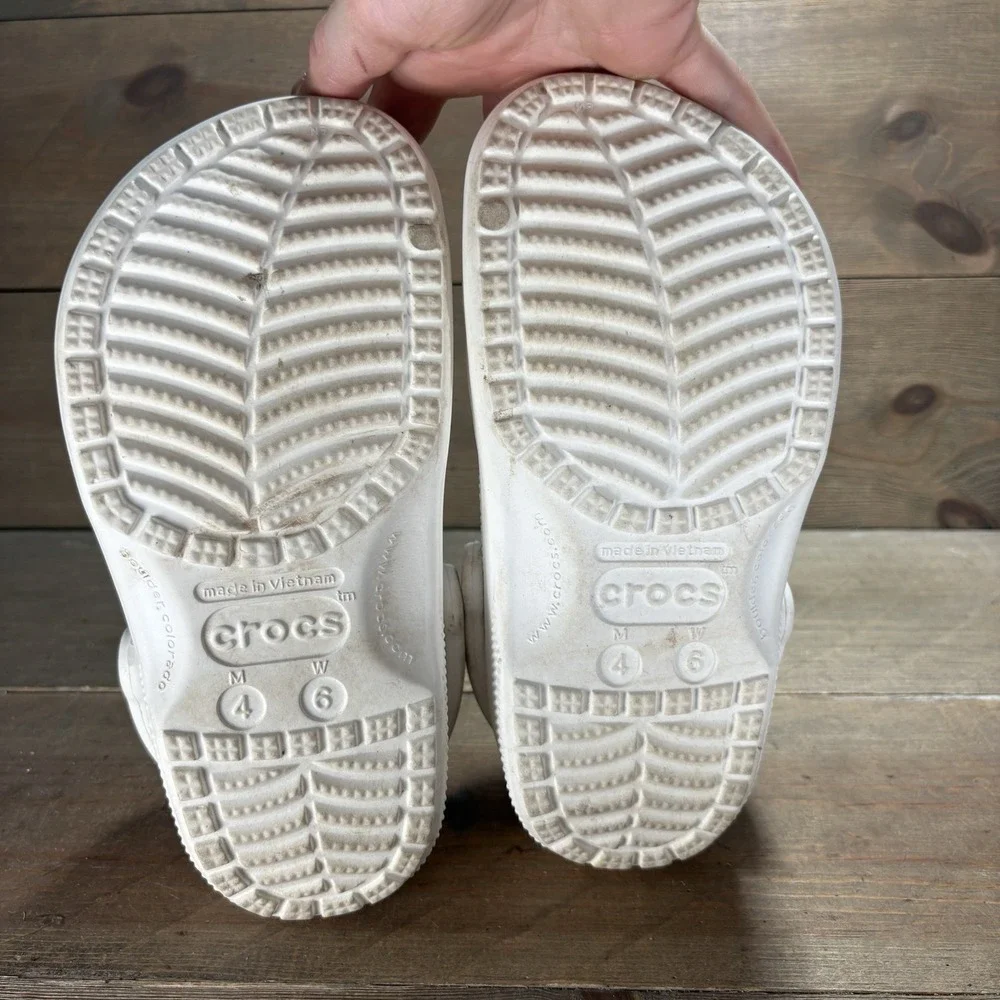 crocs classic womens size 6 shoes white comfort clogs sandals